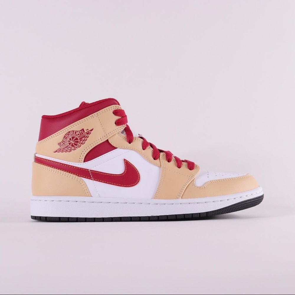 ♦️SOLD♦️NIKE AIR JORDAN 1 MID “CURRY”